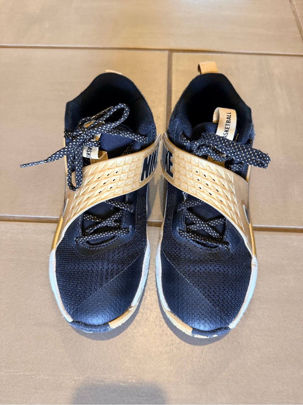 Nike Team Hustle D kid basketball shoes